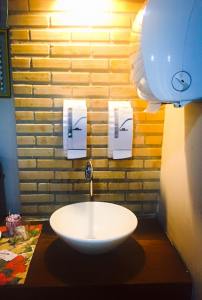 This sink is situated at the entrance of the restaurant we had lunch at this afternoon.  Brazilians in this town are expected to wash their hands as they enter the eating establishment. 